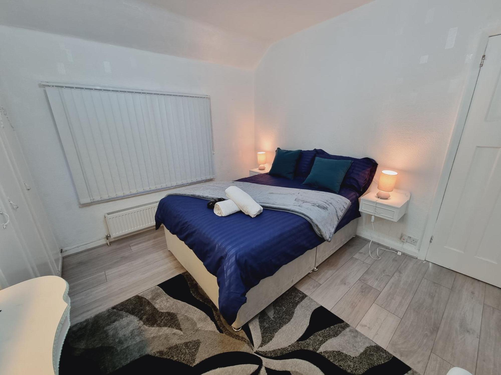 Relaxed Double Bed With Private Bathroom, Parking, Wifi And Garden. Leeds  Exterior photo